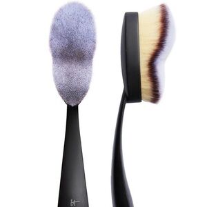 IT COSMETICS HEAVENLY LUXE BODY FOUNDATION BRUSH #28